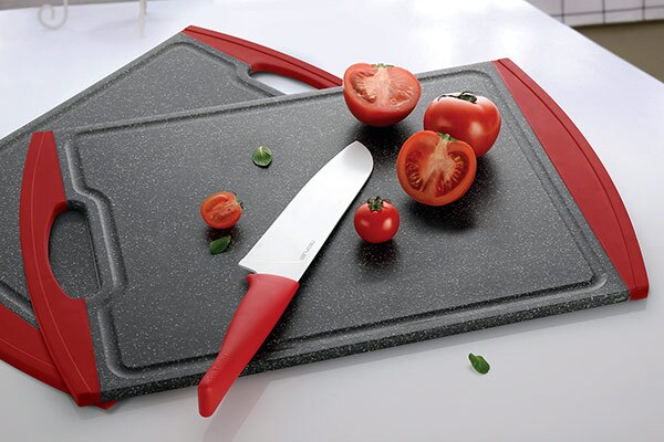 Plastic cutting board