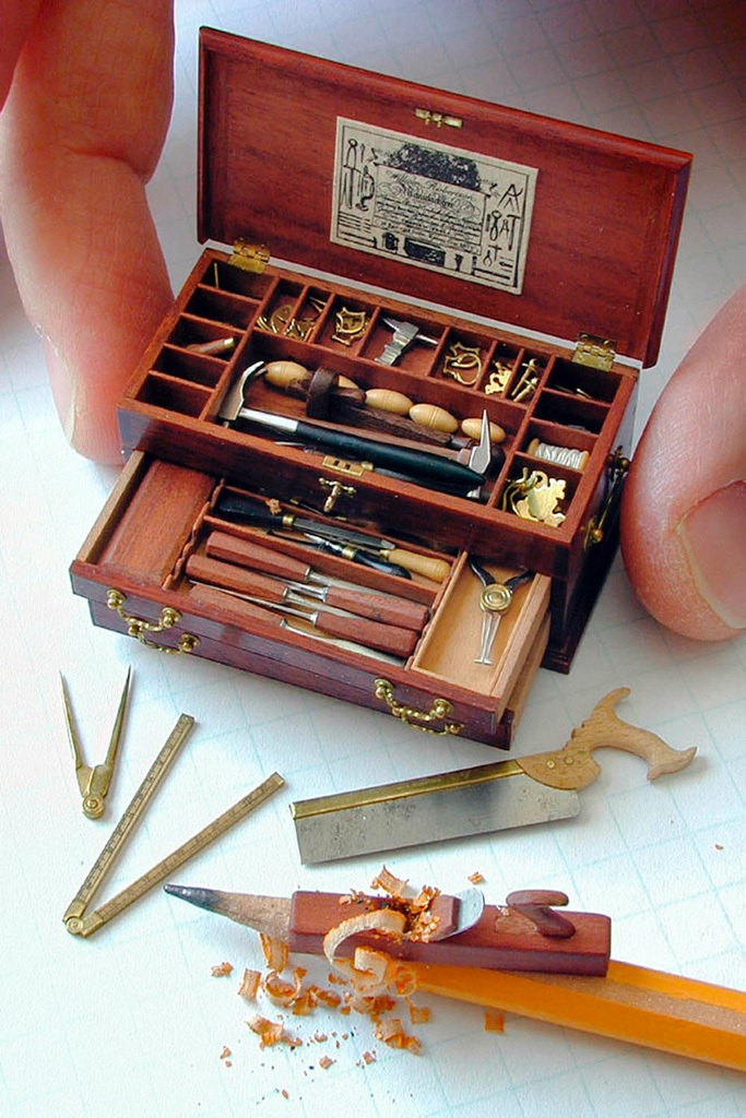 18th Century Hewitt gentleman’s tool chest by William R. Robertson. Even the label on the box lid is printed on authentic 18th century paper